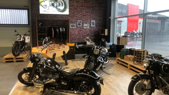 CORNER BMW ULTIMATE MOTORRAD SAINT MAXIM
